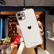 Lade das Bild in den Galerie-Viewer, Love Heart Electroplated iPhone Case
